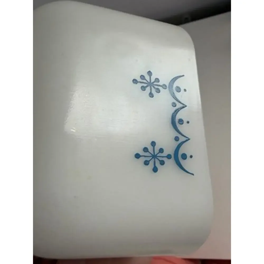 Vintage Pyrex Blue Snowflake Refrigerator Dish 501 with Glass Lid 1 1/2 Cup